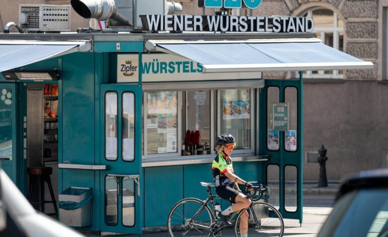 Una ruta sabrosa por Viena: de los ‘würstelstand’ a la gastronomía imperial | Escapadas por Europa | El Viajero
