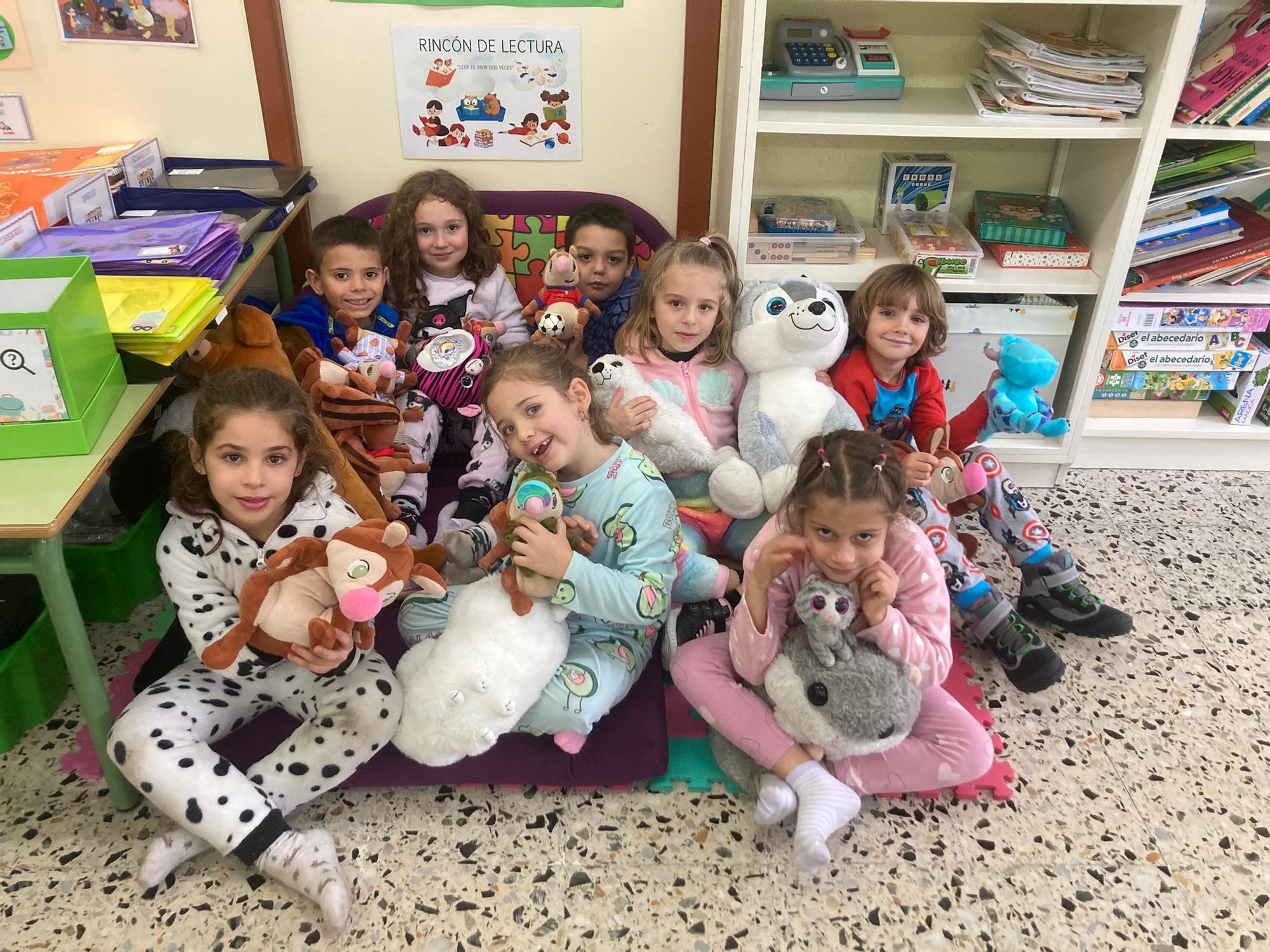 Los alumnos del colegio El Bosquín van al colegio en pijama