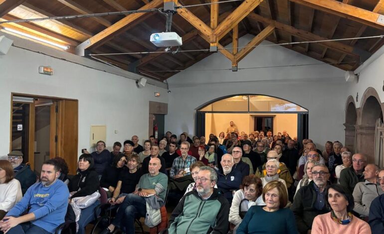 Lleno total para inaugurar las XXXIII Jornadas de Montaña del Grupo Montañero Moscón, que se prolongan hasta el día 28 en Grado