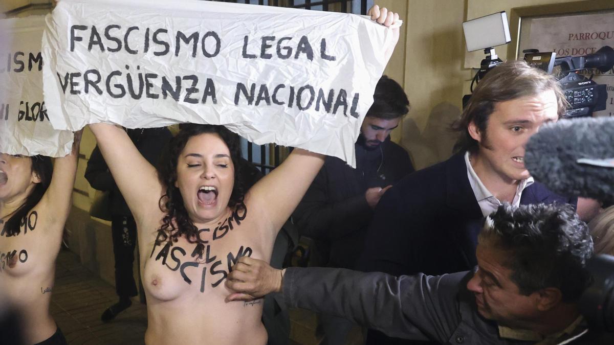 Detenido el presunto agresor de dos activistas de Femen en la misa aniversario por la muerte de Franco