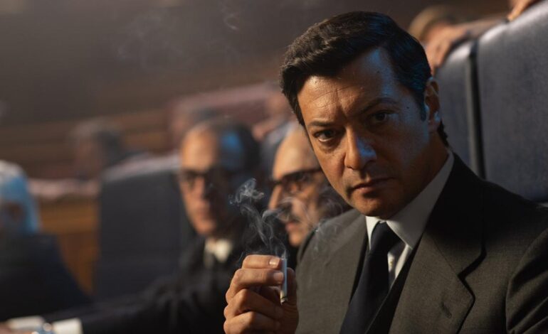 Álvaro Morte: «Antes de hacer de Adolfo Suárez no era consciente de lo frágil que fue la democracia»