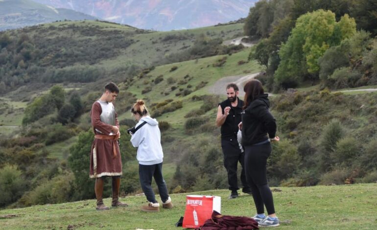 La banda asturiana Argion estrena «Junto a mí», un videoclip con sello cangués que explora la relación con las mascotas