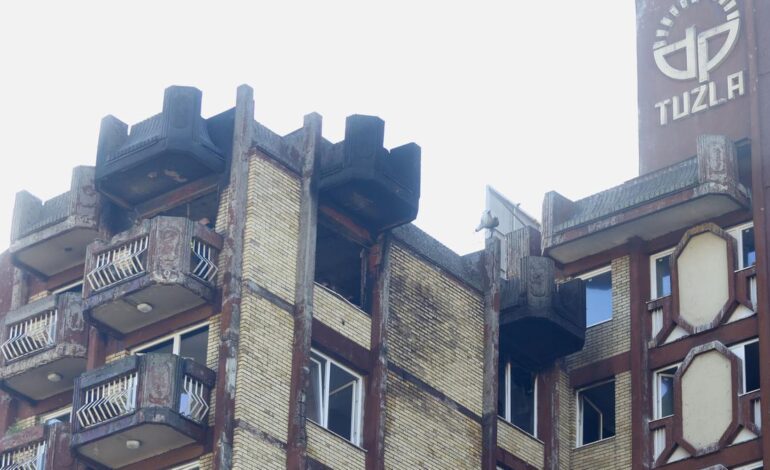 INCENDIO RESIDENCIA BOSNIA | Once muertos y 35 heridos por un incendio en una residencia de Bosnia