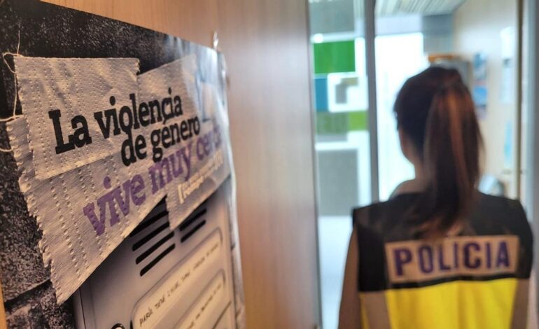 VIOLENCIA MACHISTA | El calvario de una mujer en Sevilla: su marido le daba comida en mal estado y le hacía jurar que no miraría por la ventana sin él