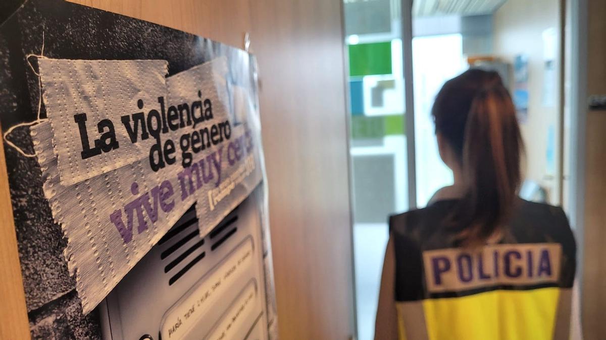 VIOLENCIA MACHISTA | El calvario de una mujer en Sevilla: su marido le daba comida en mal estado y le hacía jurar que no miraría por la ventana sin él
