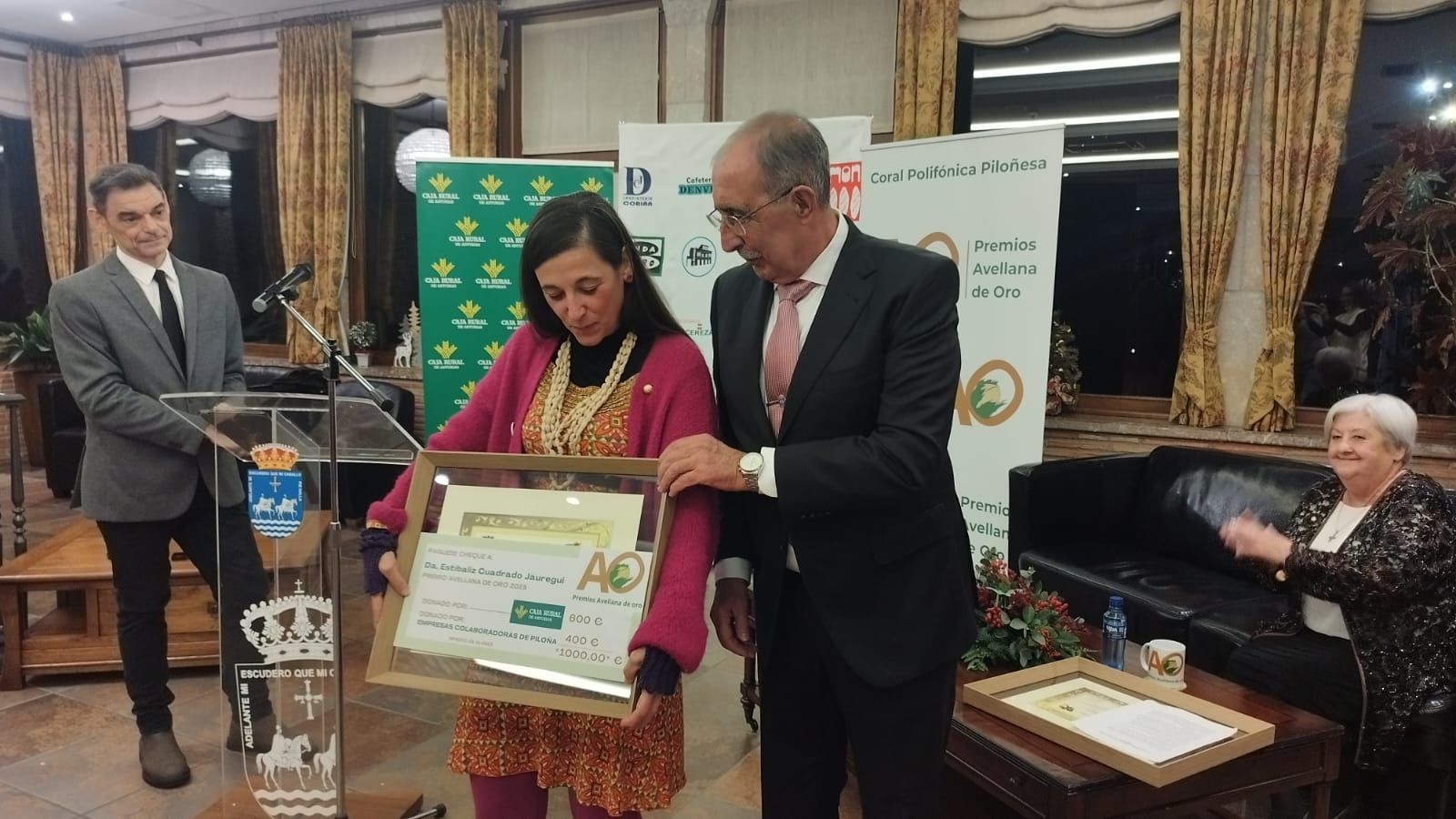 El Coro Polifónico Piloñesa entrega sus premios Avellana de Oro