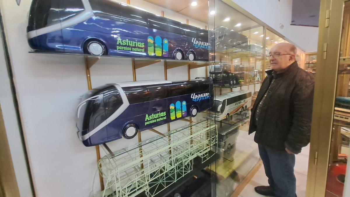 Los fundadores de la empresa mierense de autobuses Pullmans Llaneza, pionera del «Paraíso Natural», excluidos del homenaje del aniversario de la marca: «Nos han dejado de lado»naje oficial
