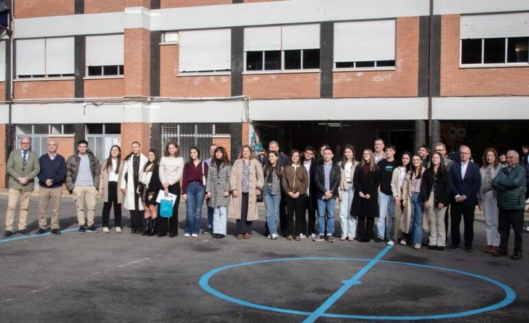 La Fundación Automáticos Tineo entrega ayudas a dieciséis estudiantes tinetenses