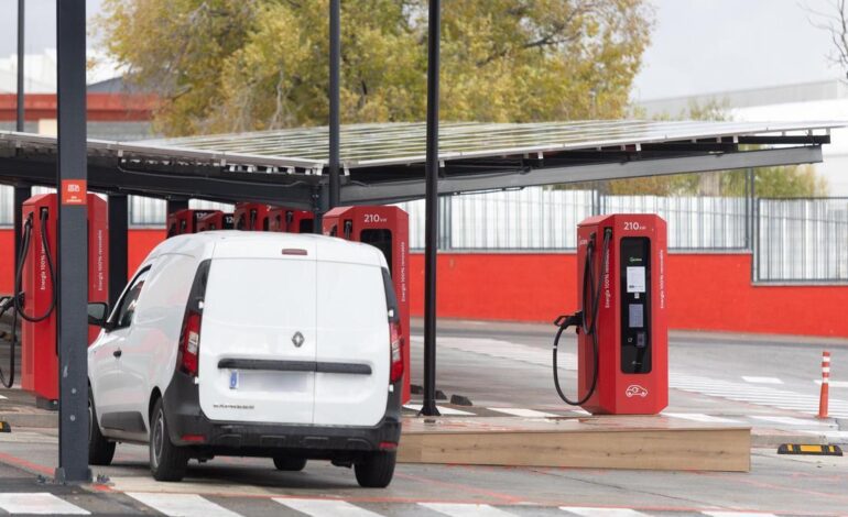 España tiene ya más estaciones de recarga de coches eléctricos que gasolineras