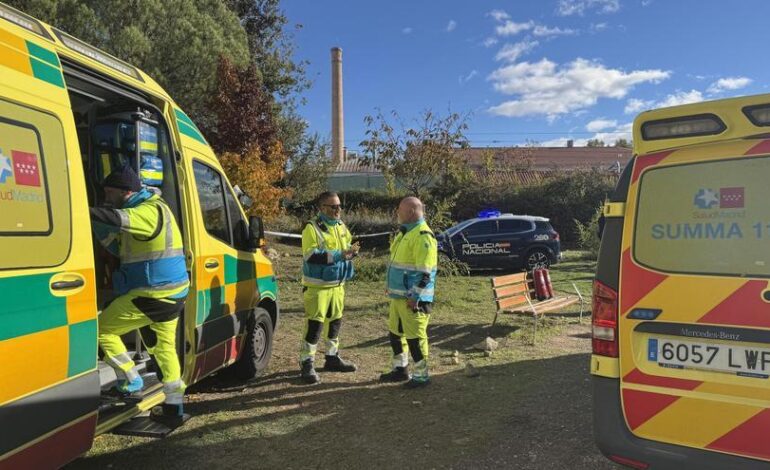 Muere una mujer y un hombre sufre quemaduras graves en un incendio en un parque de Alcalá de Henares