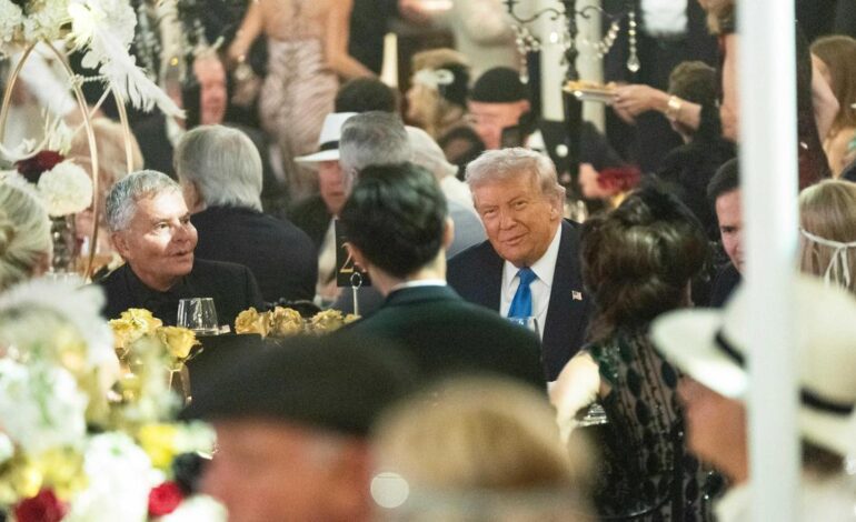 Trump celebra una lujosa fiesta de Halloween al estilo ‘Gran Gatsby’ mientras millones de estadounidenses pierden las ayudas para alimentos