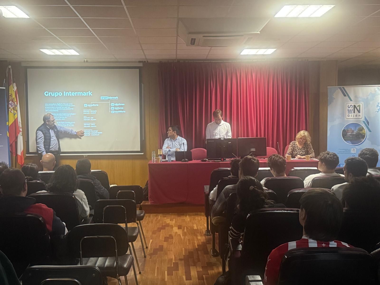 En marcha las Jornadas de Informática del IES Número 1 de Gijón (en imágenes)