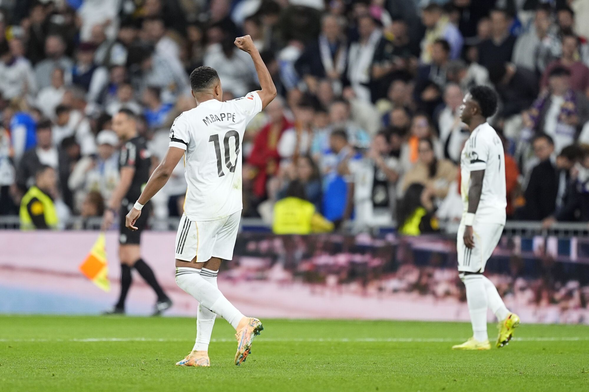 Kylian Mbappé del Real Madrid CF celebra un gol durante el partido de fútbol de la Liga española, LaLiga EA Sports, disputado entre el Real Madrid CF y el Valencia CF en el estadio Santiago Bernabeu el 1 de noviembre de 2025, en Madrid, España. AFP7 11/01/2025 SÓLO PARA USO EN ESPAÑA. Oscar J. Barroso / AFP7 / Europa Press;2025;FÚTBOL;ESPAÑA;DEPORTE;ZSOCCER;ZSPORT;Real Madrid CF - Valencia CF - LaLiga EA Sports;