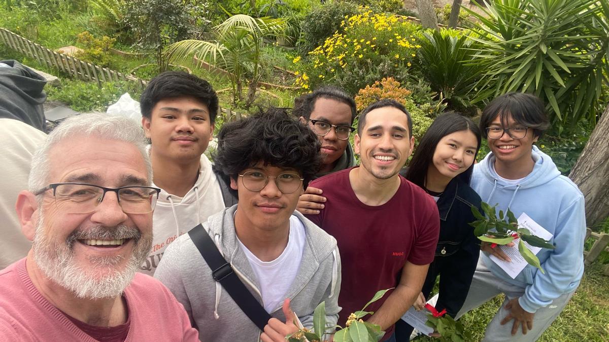 Como Rosalía, los jóvenes se acercan a la religión sin complejos