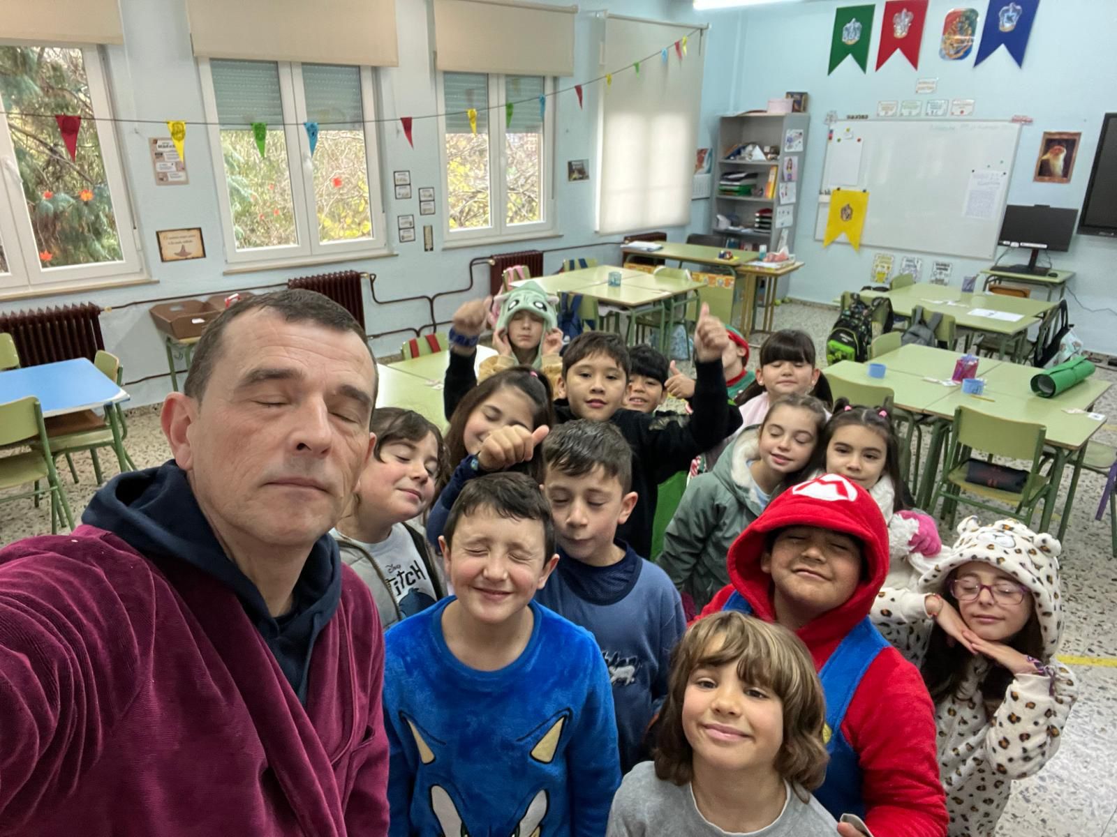 Los alumnos del colegio El Bosquín van al colegio en pijama