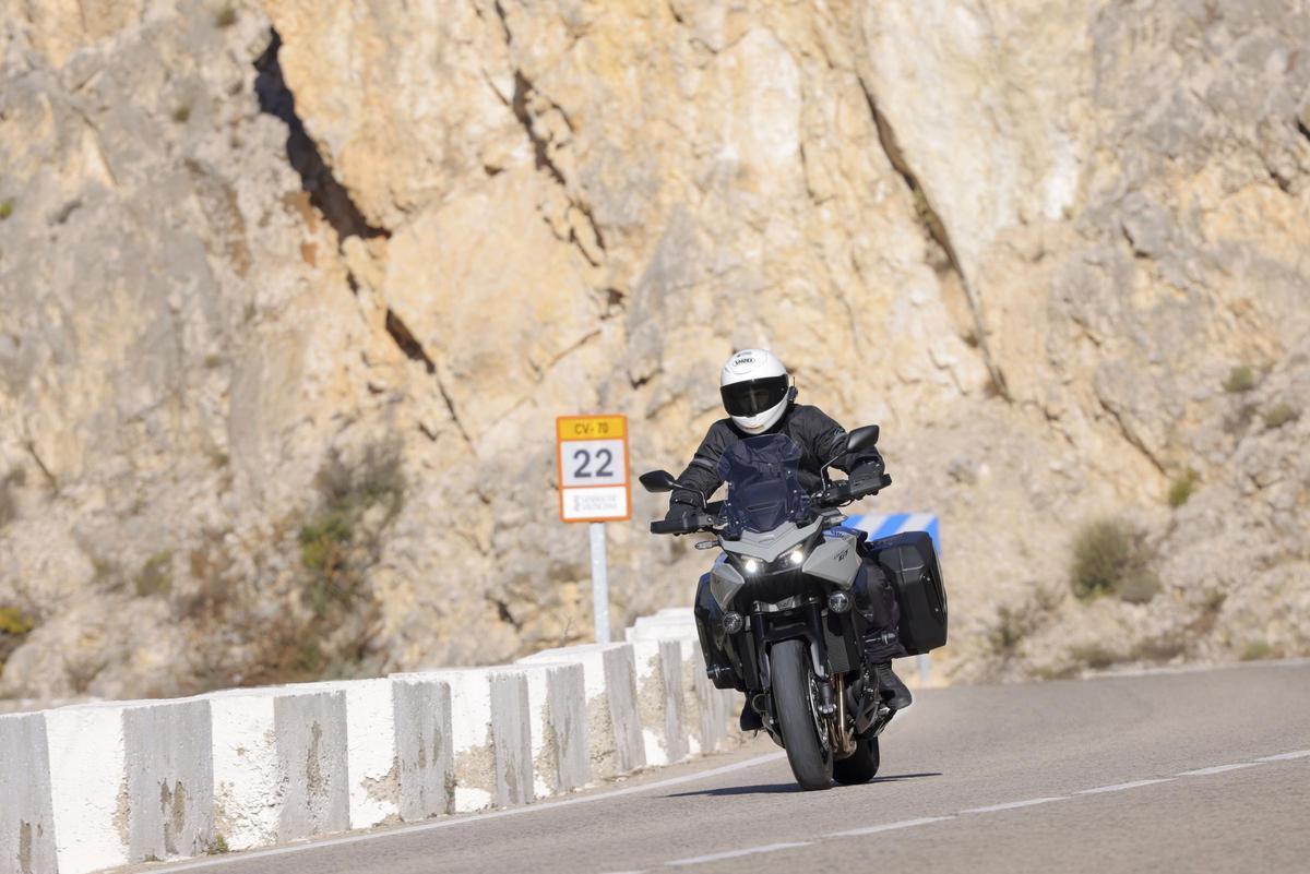 El motor, derivado del del Fireblade, aparece pleno y con empuje desde abajo