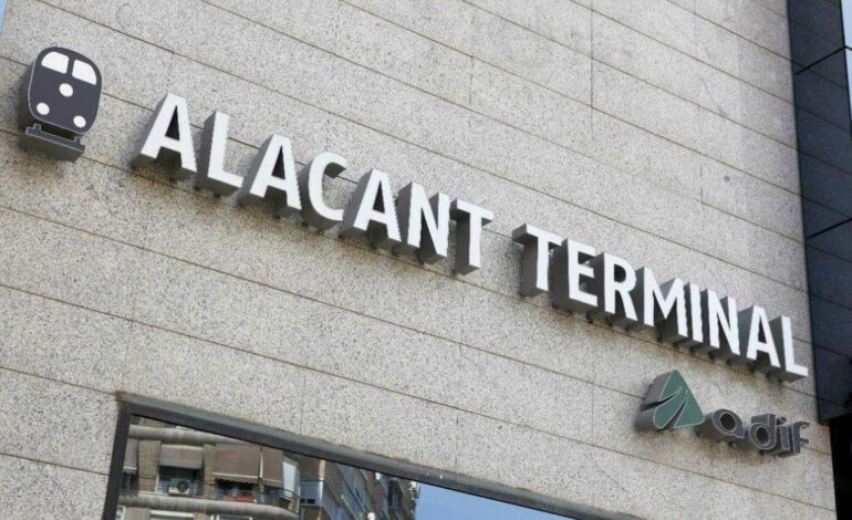 RETRASOS RENFE TRENES | Una avería entre L’Alcúdia y Vallada mantiene detenido un tren con salida desde Figueres y destino Alicante