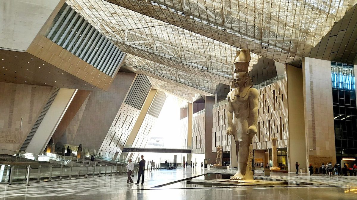 El Gran Museo Egipcio abre sus puertas y el rey Felipe acude a su inauguración: así es por dentro