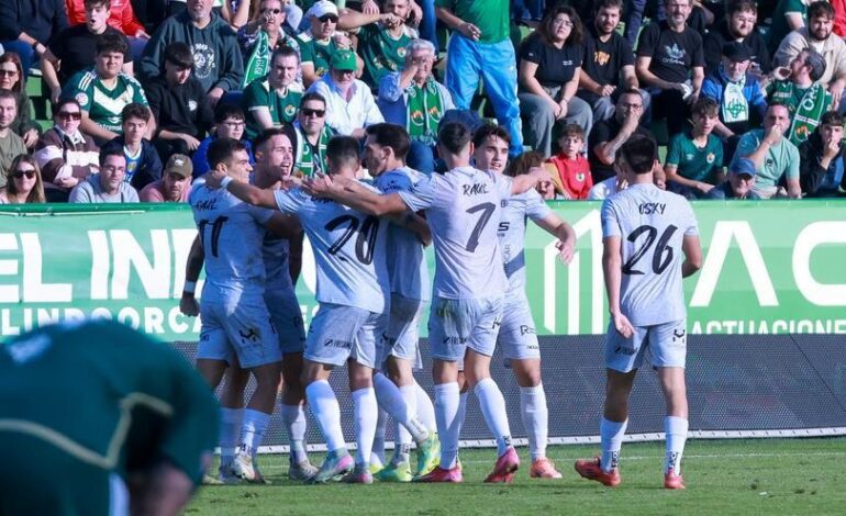 Las mejores fotos de la goleada del Avilés ante el Cacereño