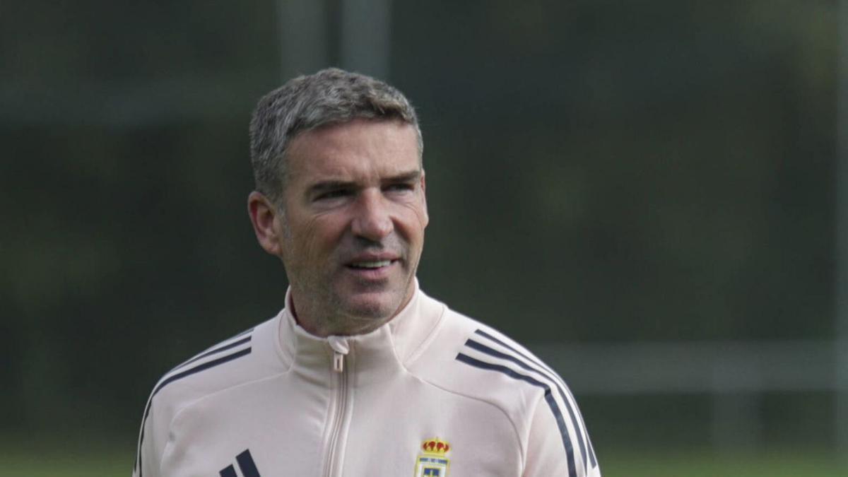 REAL OVIEDO RAYO VALLECANO | El duro dilema que tendrá Carrión de cara al duelo del Real Oviedo ante el Rayo Vallecano: tres jugadores, fuera de la lista