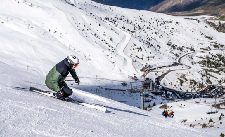 Las novedades en las estaciones de esquí españolas para una temporada que empieza con nieve | Escapadas por España | El Viajero