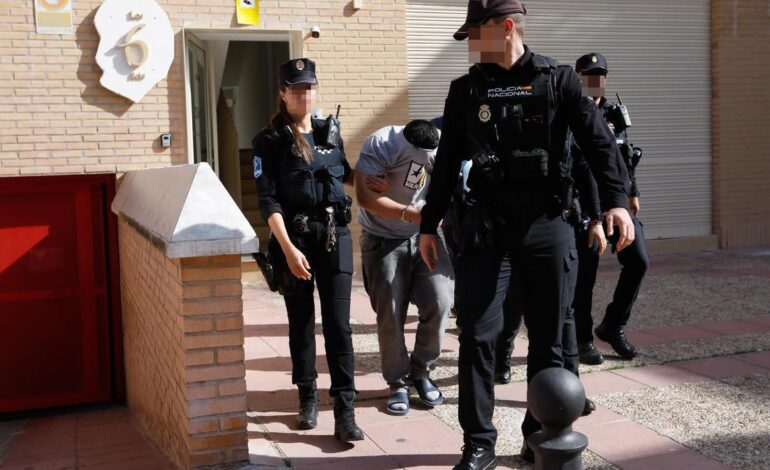 Detienen a un hombre por intentar degollar a su madre en Murcia
