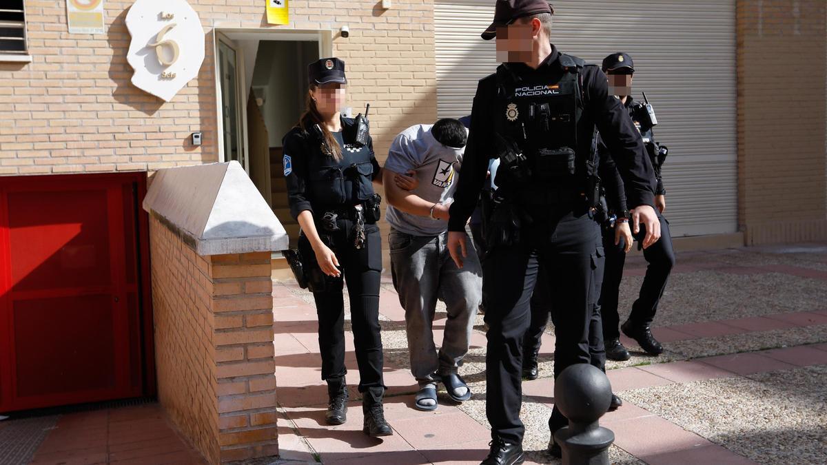Detienen a un hombre por intentar degollar a su madre en Murcia