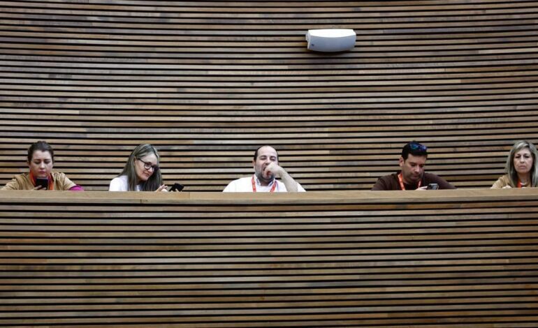 DANA VALENCIA | Las víctimas no podrán estar en la comparecencia de Mazón en las Corts al copar Presidencia las invitaciones con sus asesores