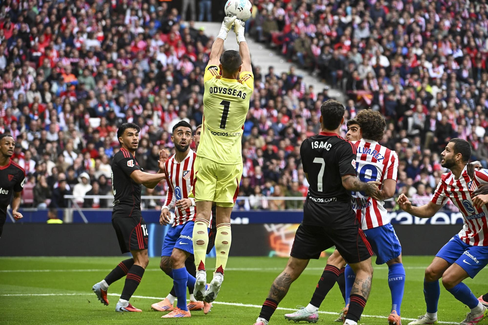 Atlético y Sevilla empataron a cero al descanso