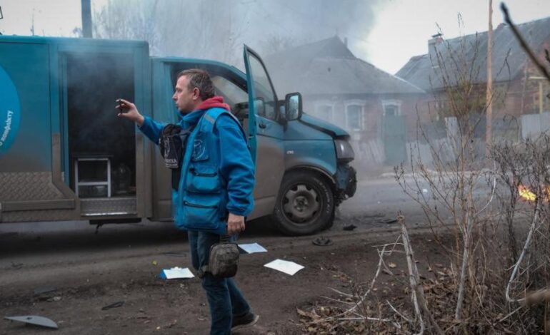 La periodista española María Senovilla sobrevive a un ataque ruso contra el vehículo que viajaba en Ucrania