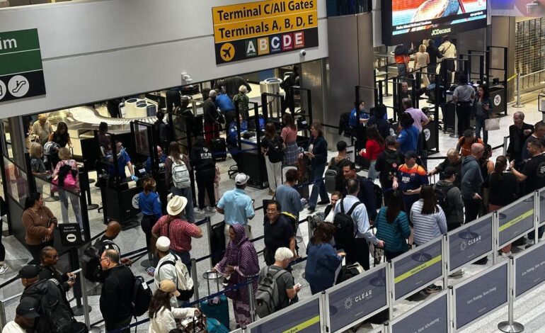 El recorte de la capacidad en aeropuertos de EEUU deja más de 1.700 vuelos cancelados