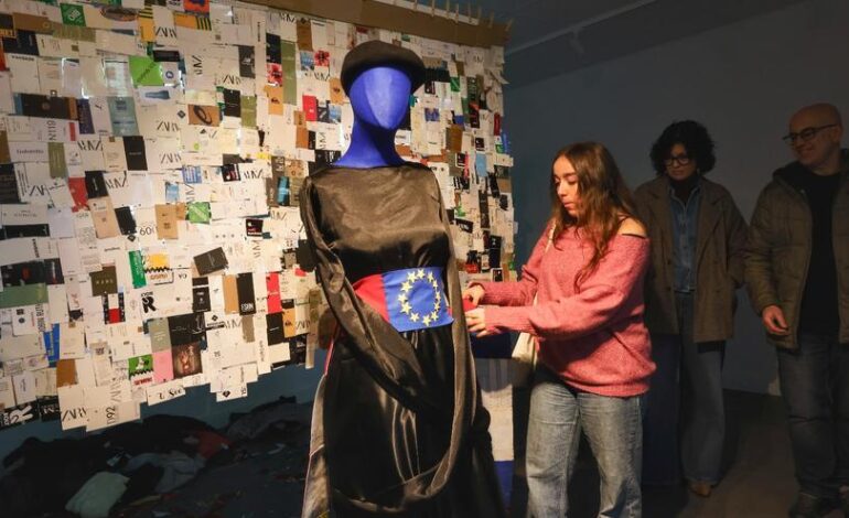 El IES Menéndez Pidal acoge la exposición EU-ROPA, un proyecto conjunto realizado por el alumnado del IES LA FRESNEDA