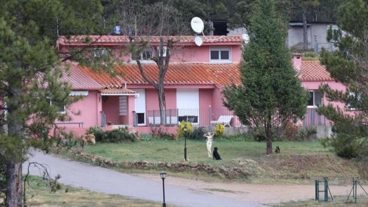 SECTA LA CHAPARRA | Hablan víctimas y testigos: así funcionaba ‘La Chaparra’, la masía de los horrores de la secta sexual de Vistabella