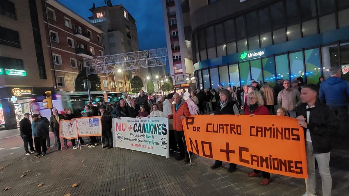 Concentración vecinos zona oeste contra el tráfico de camiones