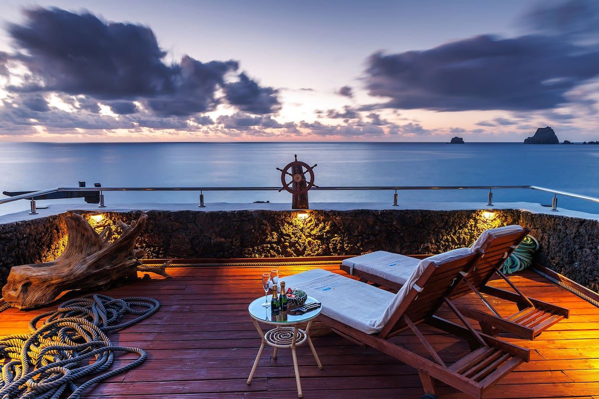 Hotel Puntagrande, el más pequeño del mundo situado en El Hierro, afianza su título y suma una Llave Michelin 2025 | El Viajero