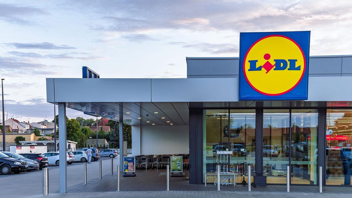 Llega al Lidl la lámpara de pared para leer en la cama más buscada del momento (y por solo 7,99 euros)