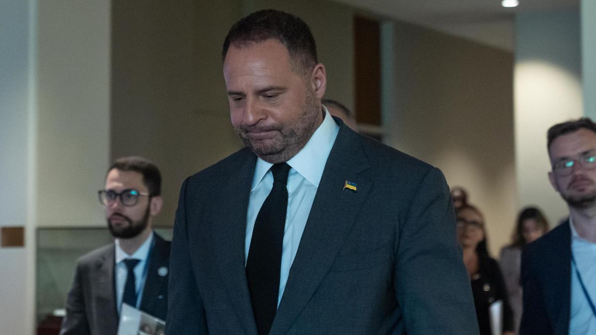 El ayudante de Zelenski reivindica su inocencia y anuncia que se va al frente de guerra