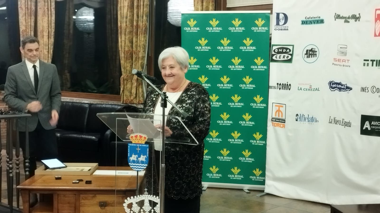 El Coro Polifónico Piloñesa entrega sus premios Avellana de Oro