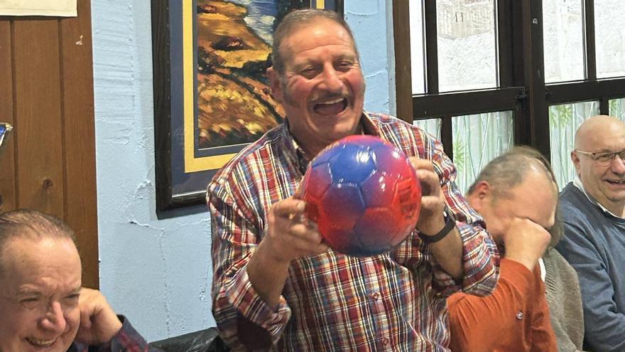 la emotiva fiesta de despedida a un trabajador incansable, siempre con la sonrisa puesta