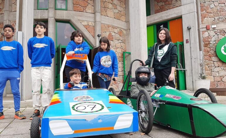 los equipos de Bimenes y Nava que compiten con coches eléctricos construidos por estudiantes crean la asociación «Guaheslab Steam Club»