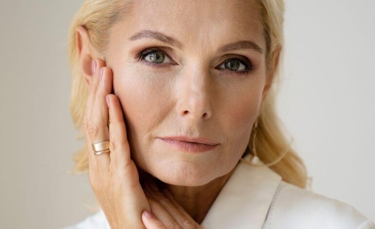 el cosmético capaz de difuminar hasta la línea de entrecejo en mujeres de 50 años