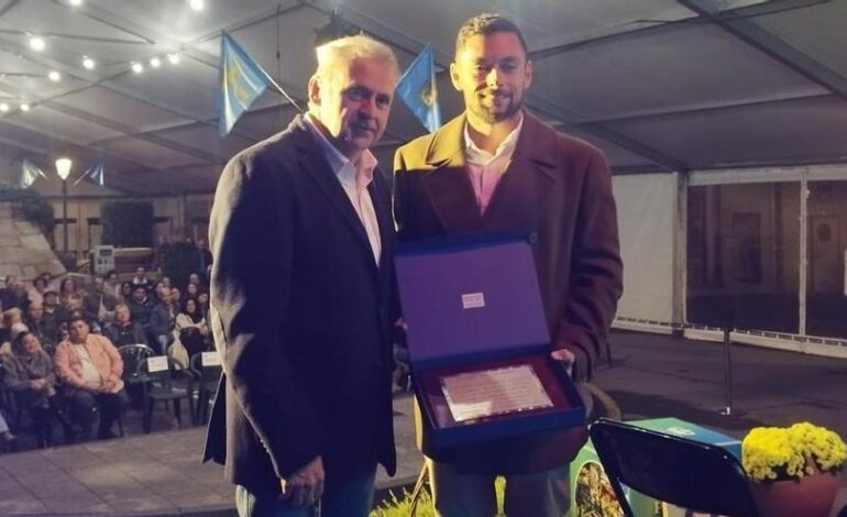 Pedro Vázquez Llenín da el pistoletazo de salida al Festival de la Castaña de Parres