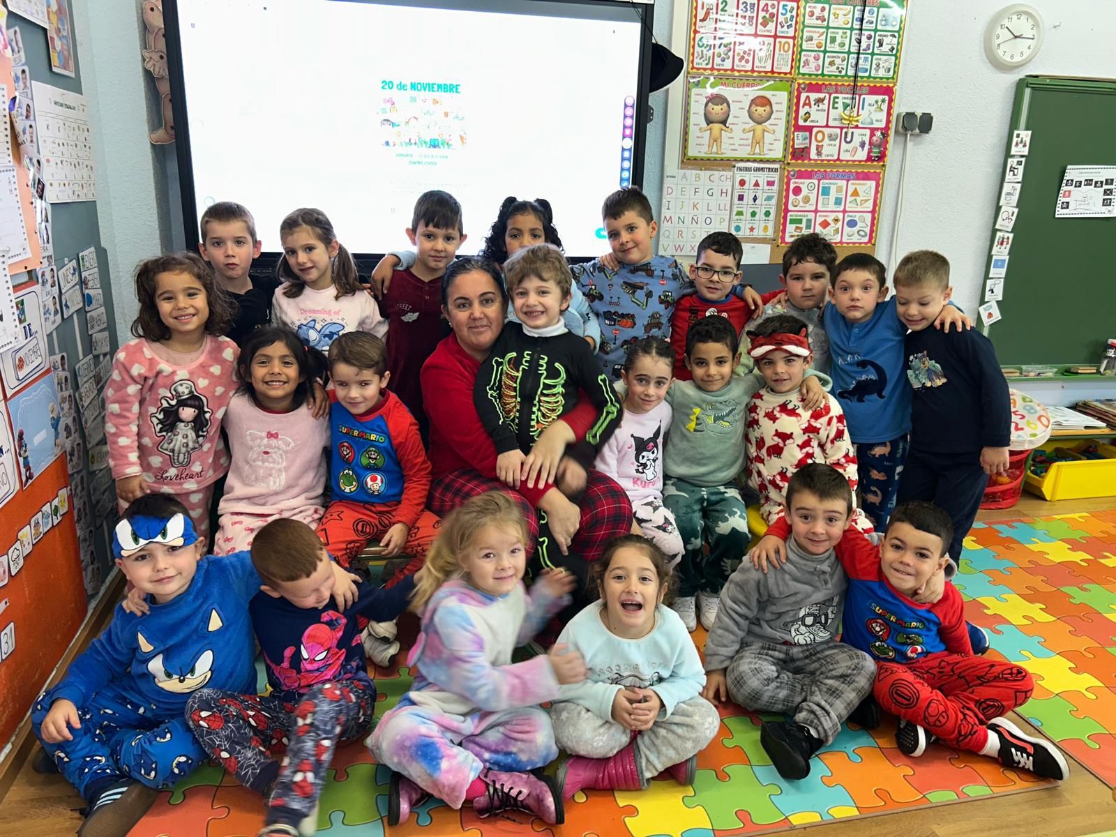Los alumnos del colegio El Bosquín van al colegio en pijama