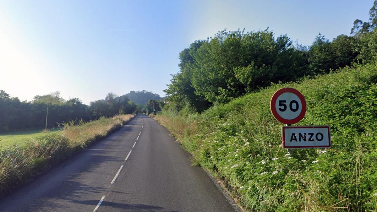 un vigilante encontró el coche en la carretera y llamó a Emergencias