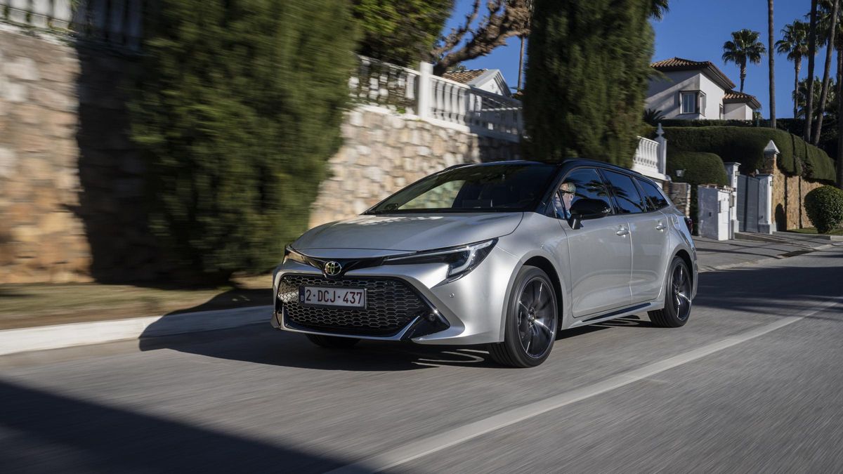 El Toyota Corolla, uno de los más míticos de la marca, se mantiene en la sexta posición con 1.602 matriculaciones.