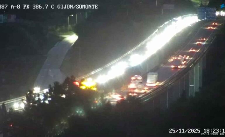 Varios kilómetros de retenciones en la «Y» a la salida de Gijón, en sentido a Oviedo