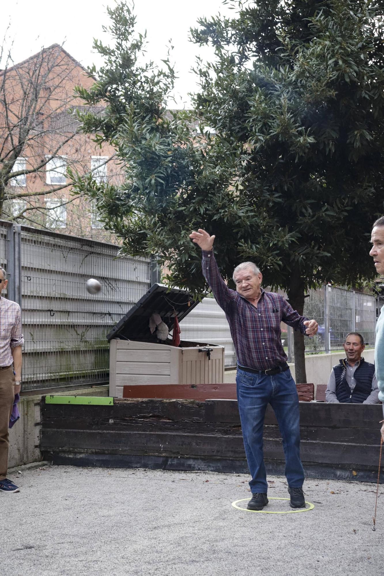 Un recorrido por el Centro Social para Mayores de El Llano, en imágenes