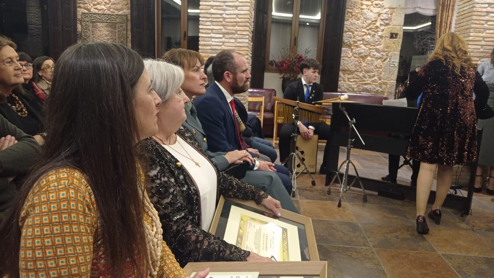 El Coro Polifónico Piloñesa entrega sus premios Avellana de Oro