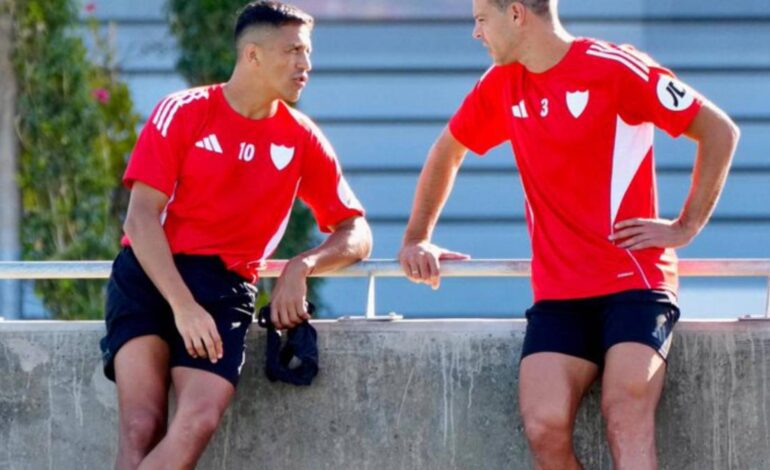 Alexis y Azpilicueta, veteranos al rescate del Sevilla