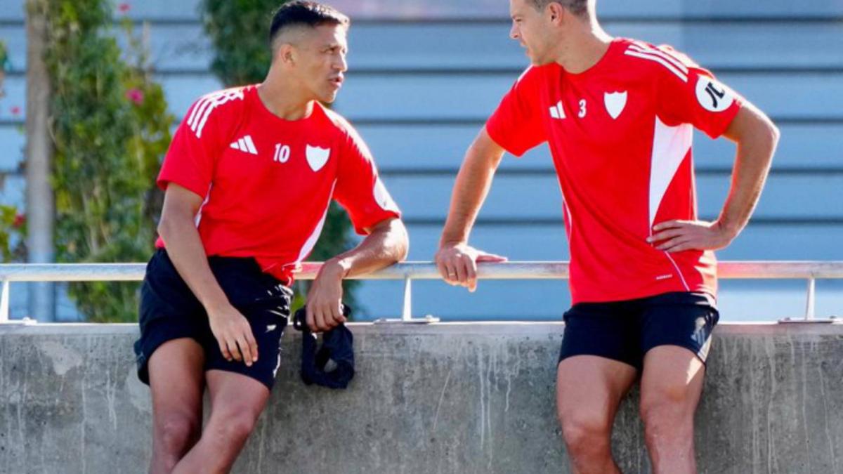Alexis y Azpilicueta, veteranos al rescate del Sevilla